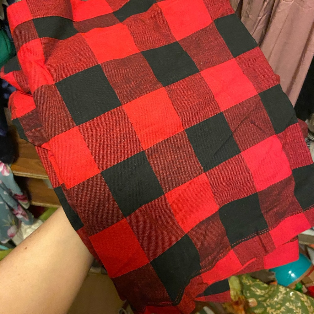 6 red plaid table runners